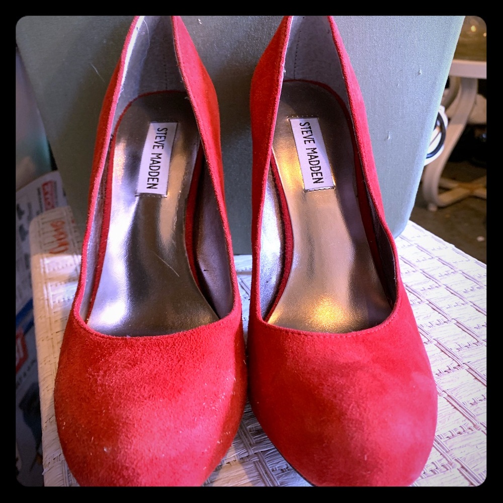 Size 9 red suede Steve Madden pumps